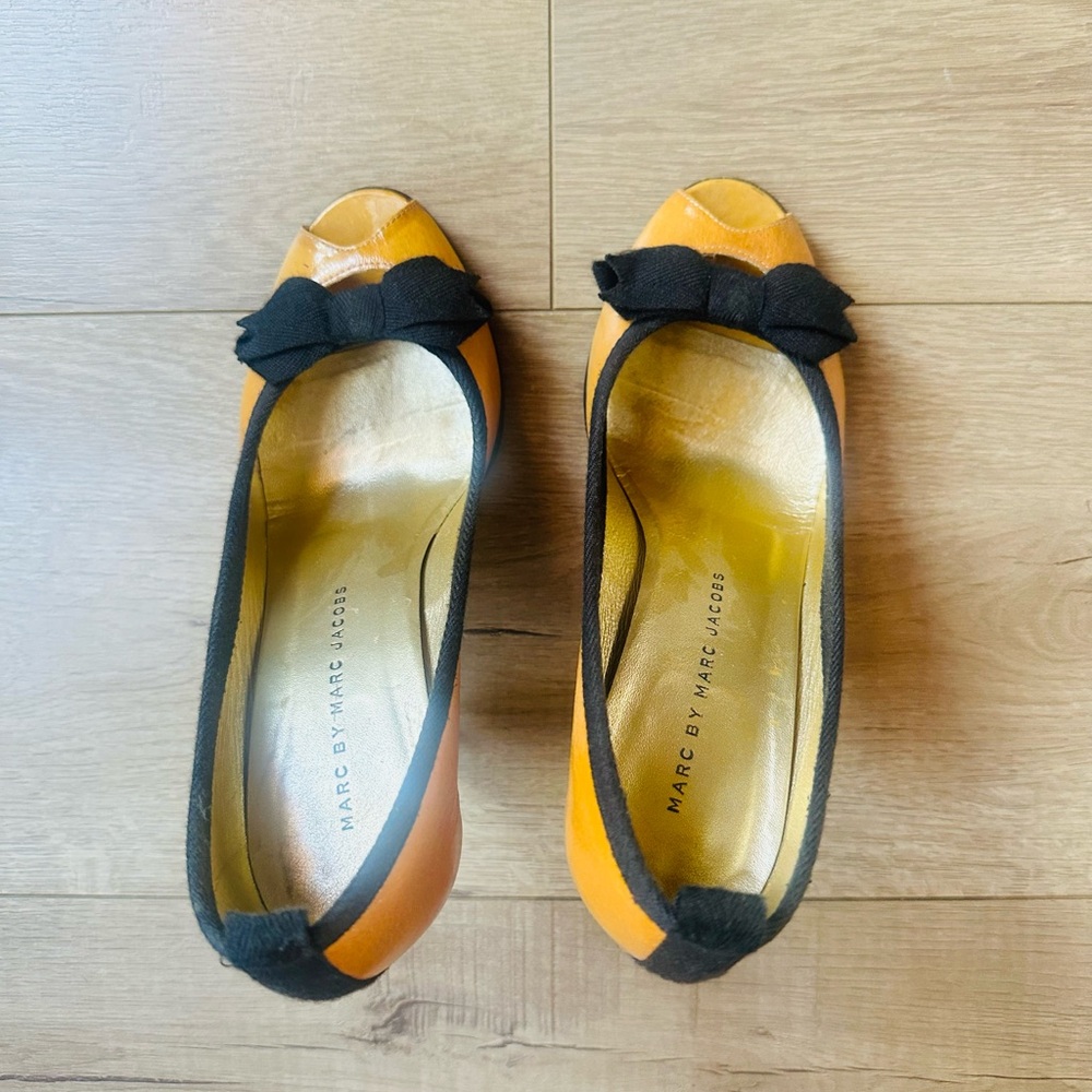 Marc By Marc Jacobs Camel and Black Heels with Bold Design